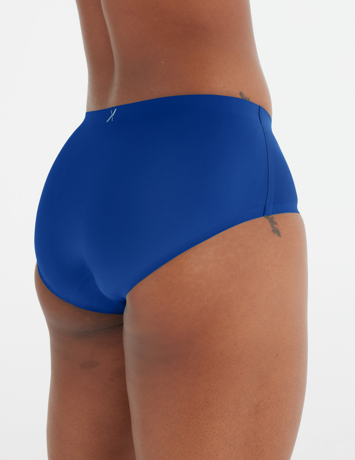 Jay has 36" hips, 27" waist and wears a Knix size S